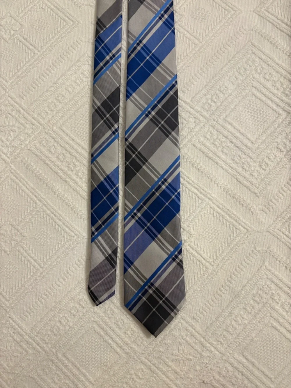 Ivy Crew Men’s Plaid Necktie – Blue, Gray & White